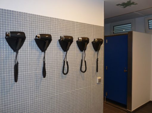 Liceo Europeo vestuario piscina 14