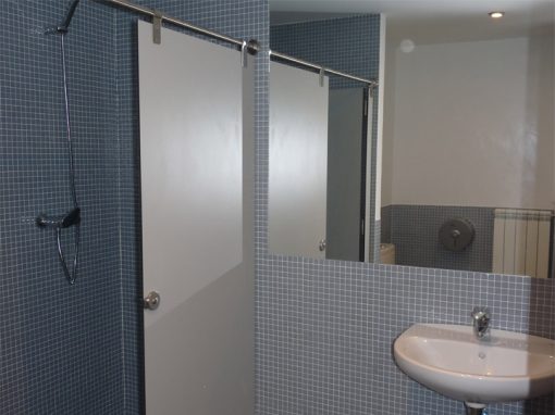 Liceo Europeo vestuario piscina 16